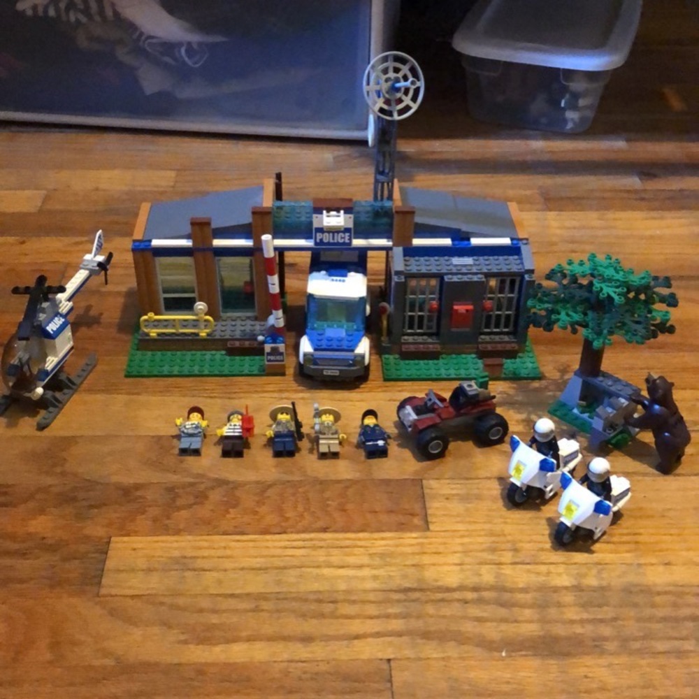 LEGO city police force station-4440